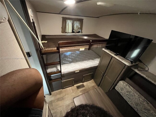 Photo - 1580 NE 13th St