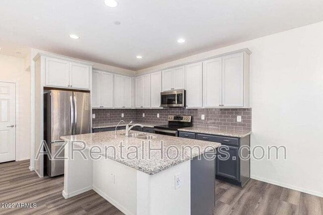 1683 E Dogwood Ln