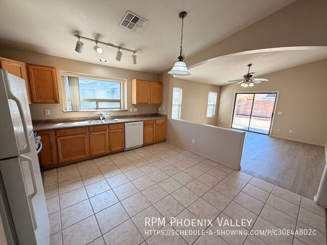 Photo - 15991 W Moreland St
