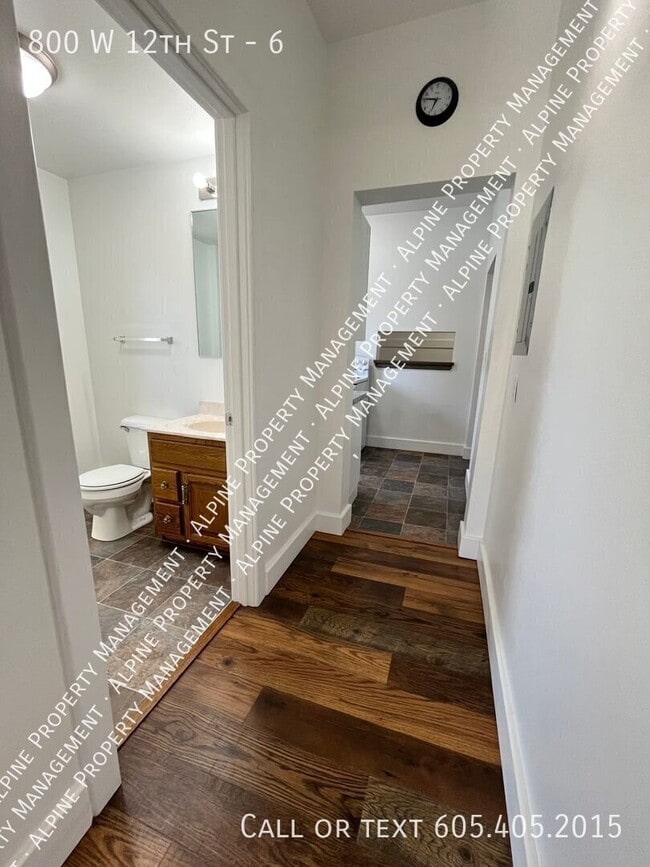 Photo - 800 W 12th St
