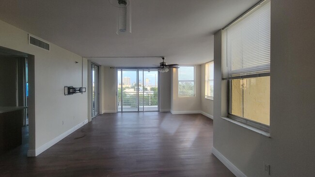 Photo - 17890 W Dixie Hwy Condo Unit