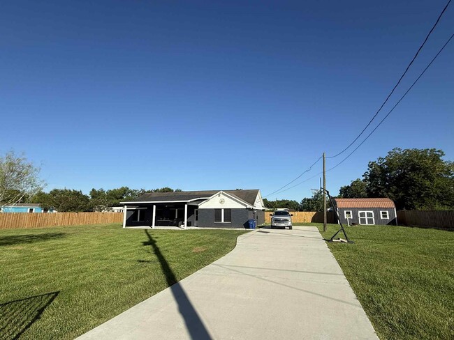 Building Photo - 1102 Crosby Dayton Rd Rental