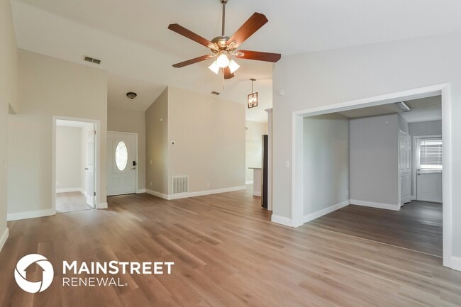 Photo - 304 Sir Lawrence Dr