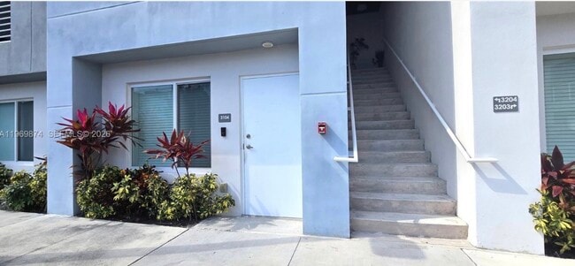 Building Photo - 2535 NE 193rd St Unit 3104