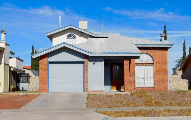 Building Photo - Swimming pool on property!