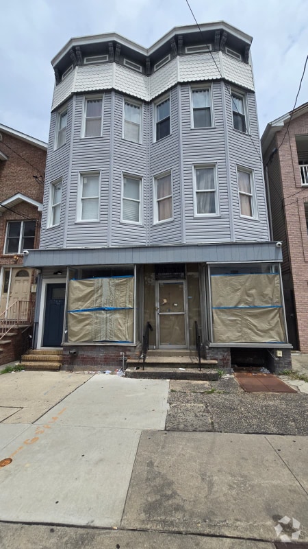Building Photo - 64 Logan Ave Rental