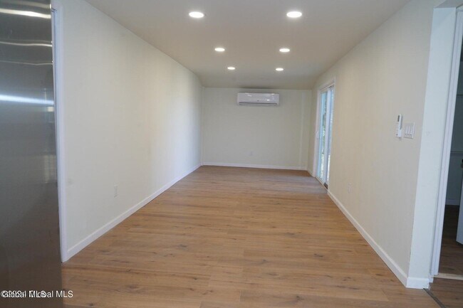 21 Van Heusen St Unit 2
