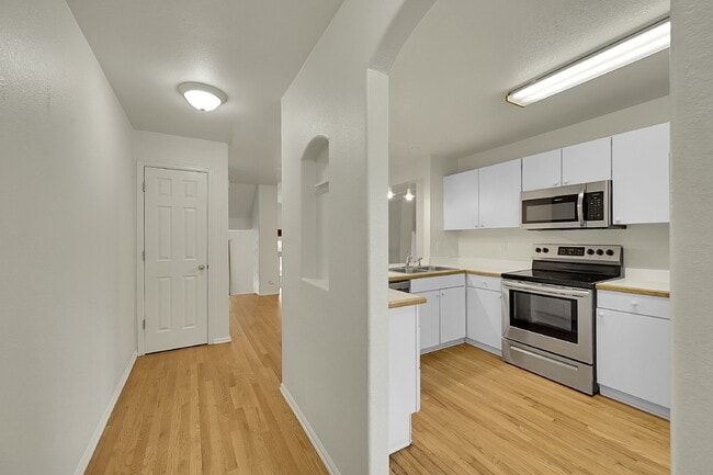 Photo - $1,950- 2 Bed, 2 Bath Townhouse in Denver with Washer and Dryer! Unit #G105