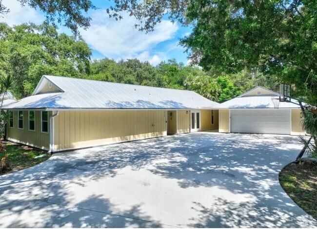 Building Photo - 3/2 POOL home in Harbor Estates Stuart--Lo...