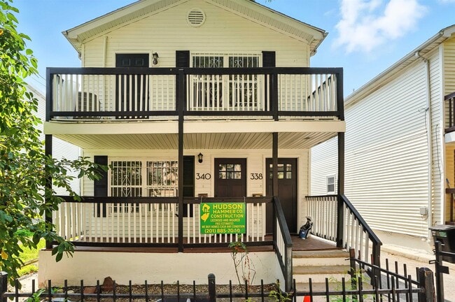 Building Photo - 338-340-340 Halladay St Rental