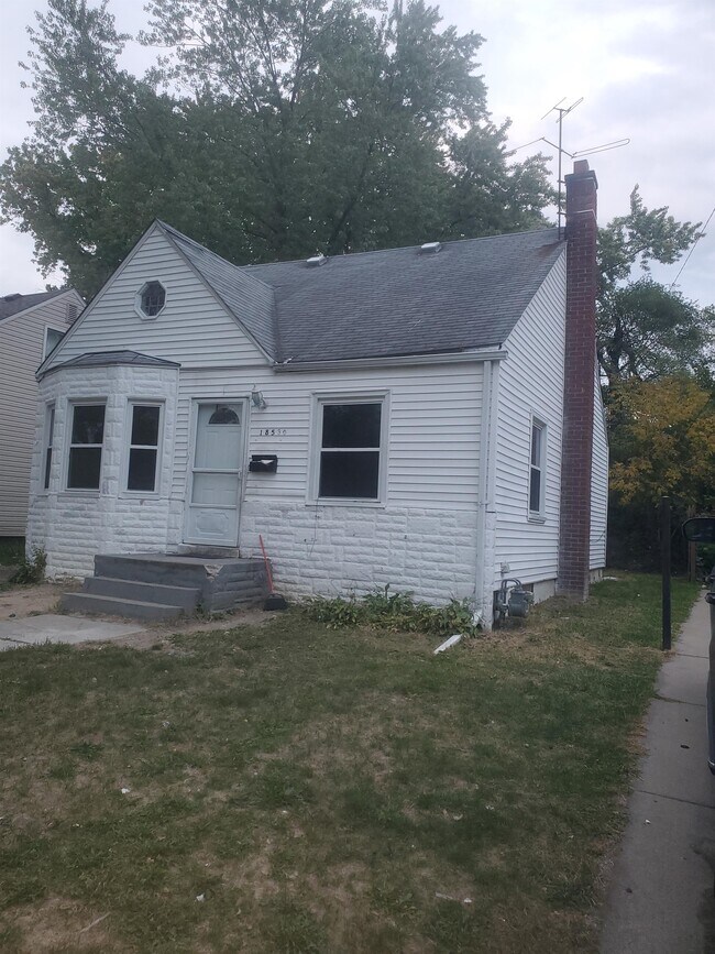 Photo - 18530 Plainview Ave