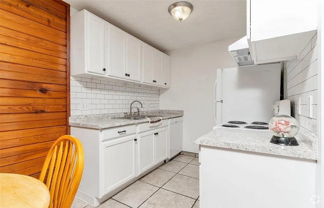 Building Photo - 10211 Ura Ln Unit 2-304 Rental
