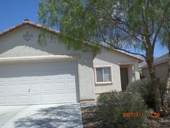 Building Photo - Single Story Iron Mountain Home