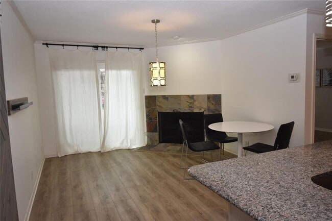 Building Photo - 8888 Tallwood Dr Unit 2109