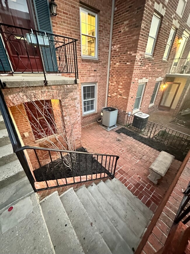 Front Landing - 1660 Beekman Pl NW Unit 1660-D