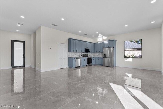 Photo - 1134 Cummings St E