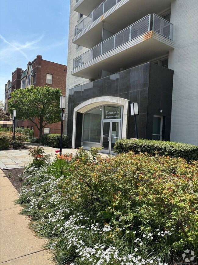 Building Photo - 30 Glenbrook Rd Unit APT 10C