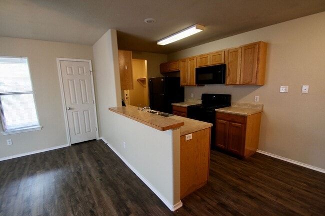 Photo - 8028-8030 Tanner Unidad 8028