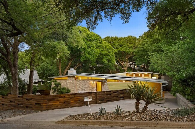 Photo - 1105 Azie Morton Rd House