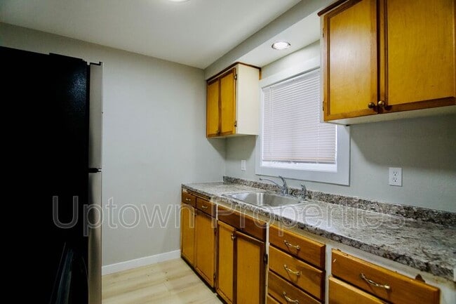 Photo - 466 N Adair St