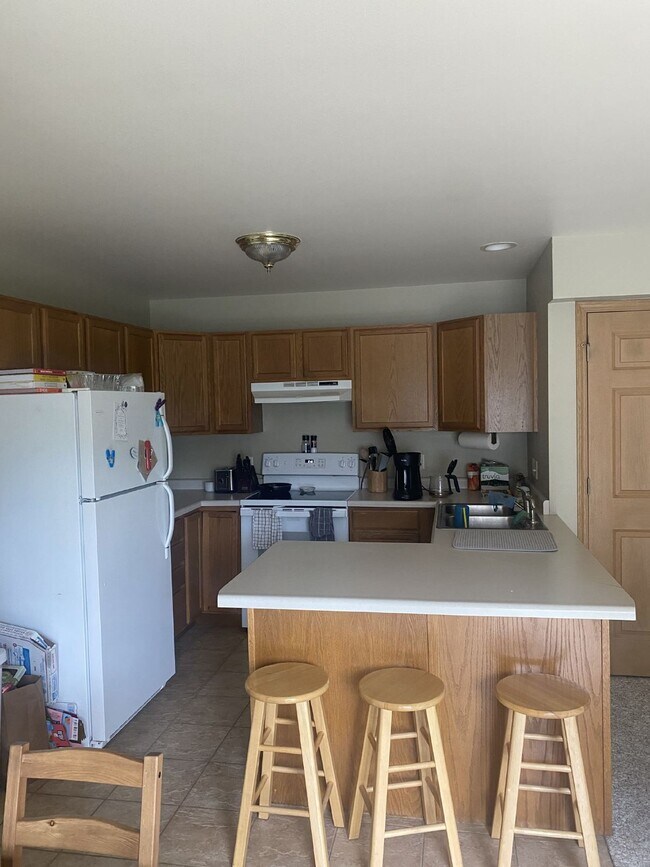 2 bed 1 bath right off of Water St. Availa... Unidad 3 Rental Eau Claire, WI