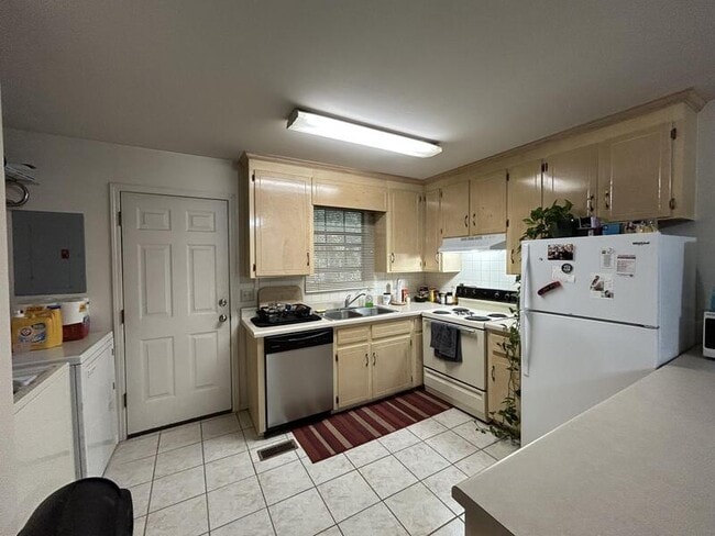 Photo - 204 Calhoun St