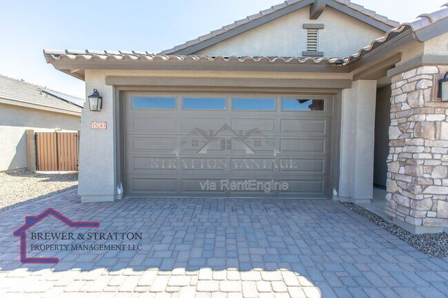 Photo - 15243 W Latham St