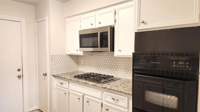 Photo - 2702 Foliage Green Dr