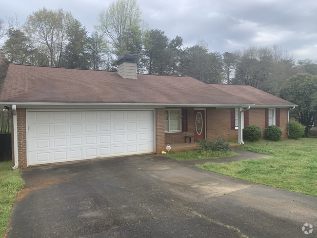 Building Photo - Brick Ranch Available Near Oakwood Rental