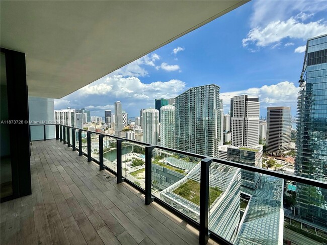 Building Photo - 88 SW 7th St Unit 3105 Rental