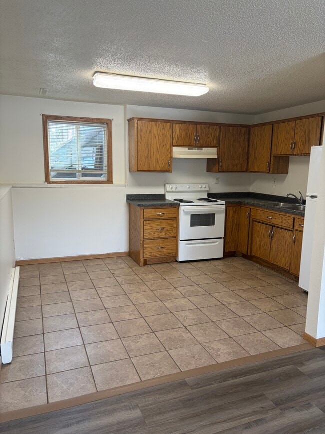 Photo - 450 29th Ave N