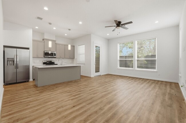 Photo - 1113 Highland Square Ln