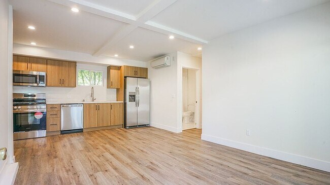 6112 Saturn St Unit 1/2