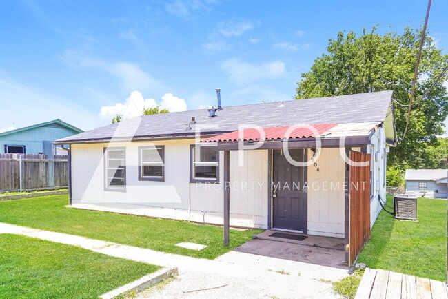 Photo - 904 Florence Rd