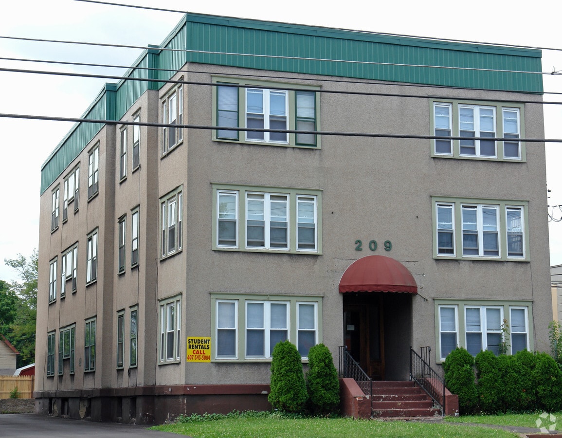 Photo - 207 Main St