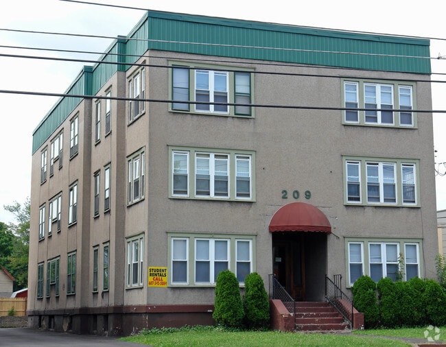 207 Main St