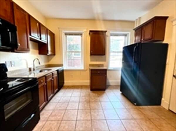 Photo - 102 Trowbridge St Unidad 3