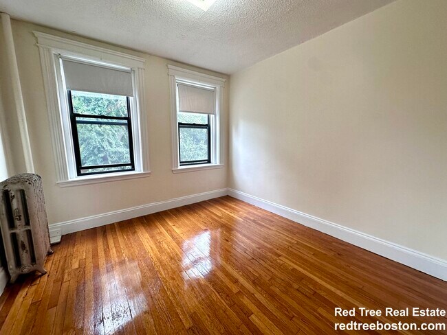 Building Photo - 1160 Commonwealth Ave Unit 29