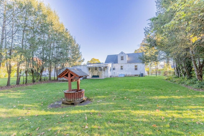 Photo - 183 Thompson Rd