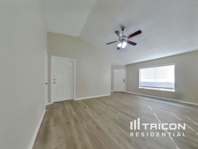 Photo - 3254 Kelling St