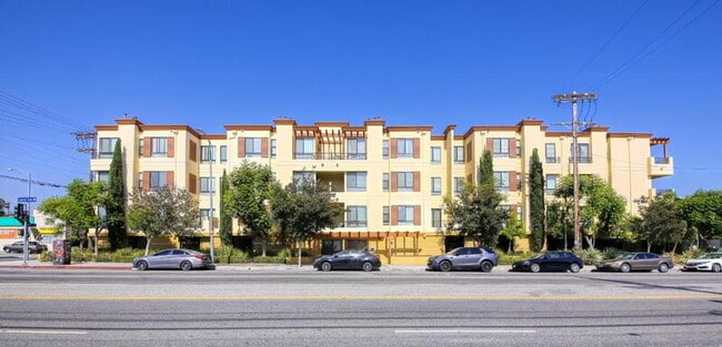 Building Photo - 6938 Laurel Canyon Blvd Unit 306 Rental