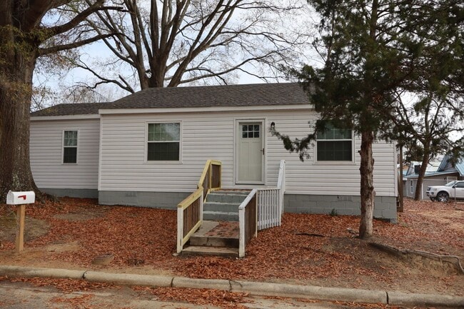 Building Photo - 709 Denby St SW