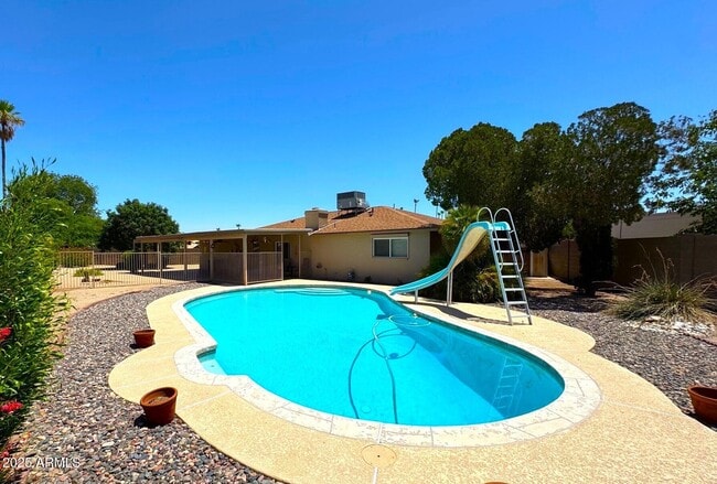 3625 E Garden Dr