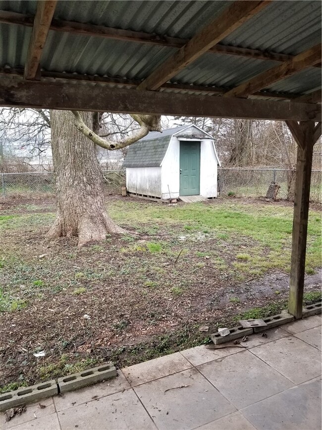 Photo - 907 SE H St