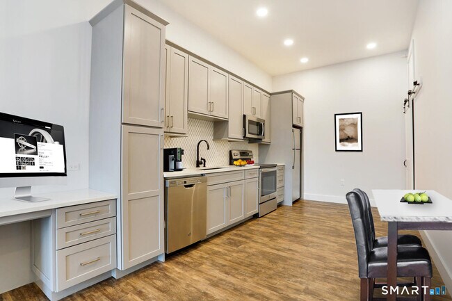 Photo - 44 Greenwich Ave Unit 3-1