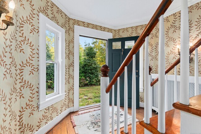 Photo - 561 Middlesex Rd