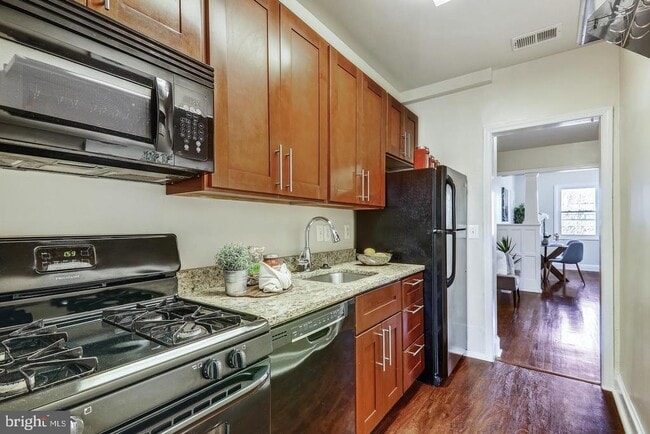 Photo - 3915 9th St NE Unit 3