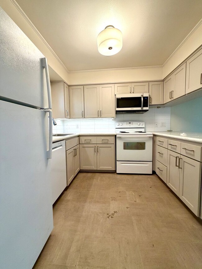 Photo - Stunning Two-bedroom In SW Portland~ Great Natural Light~ Two Wood Burning Fireplaces~ Garage wit... Unidad 5272