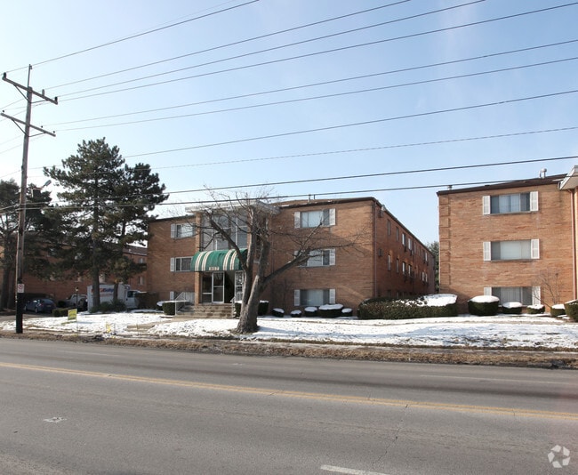 530 - JAMES PLAZA