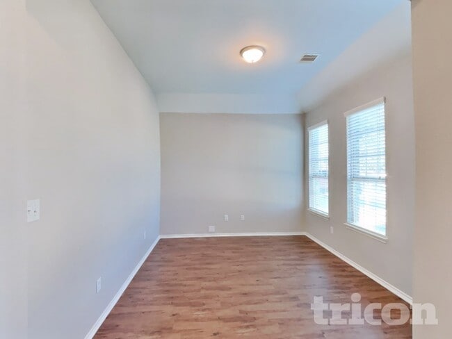 Photo - 1937 Briar Grove Dr